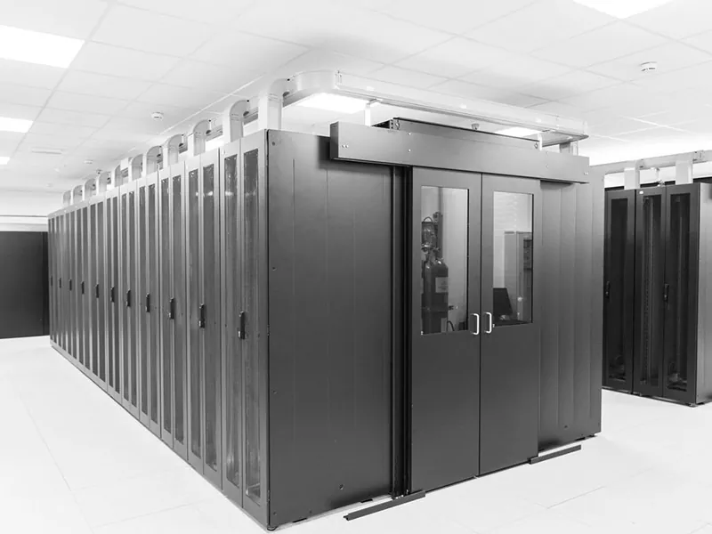 Geschlossener Kaltgangschrank