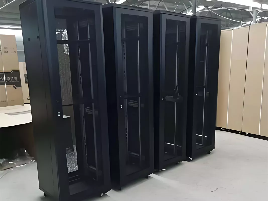 Computerraum-Netzwerkschrank